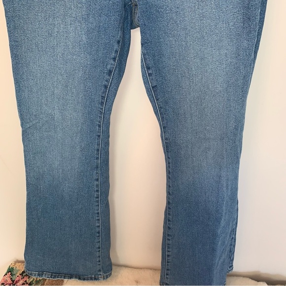 Michael Kors Blue Flare Wide Leg Jeans with Classic Medium Wash 10 - Picture 8 of 8